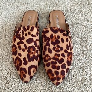 Musshoe SZ 8.5 leopard mules.